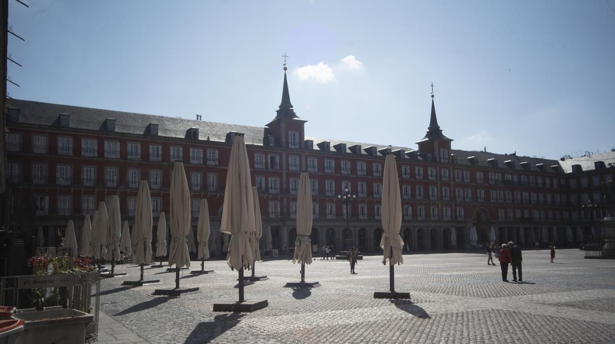 El Ayuntamiento de Madrid tiende la mano a los hosteleros y ampliará las terrazas y sus horarios