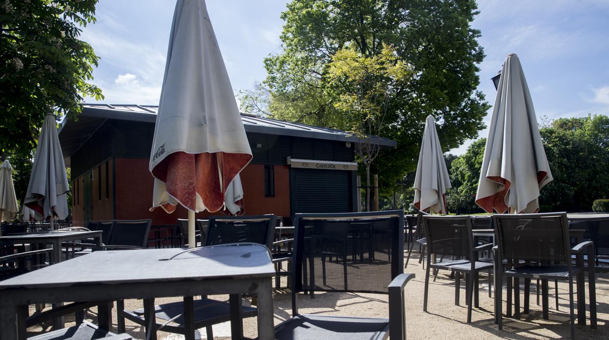 Una terraza cerrada en el parque de El Retiro