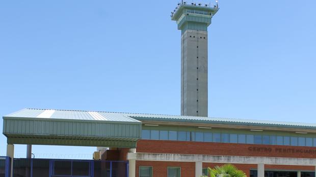 Denuncian una pelea multitudinaria por deudas entre presos conflictivos en la cárcel de Topas (Salamanca)