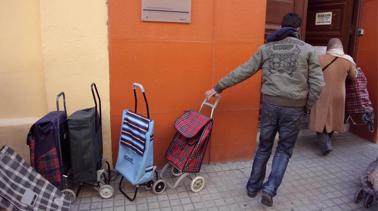 Imagen de archivo del local de reparto de alimentos que tiene en Zaragoza la Hermandad de El Refugio