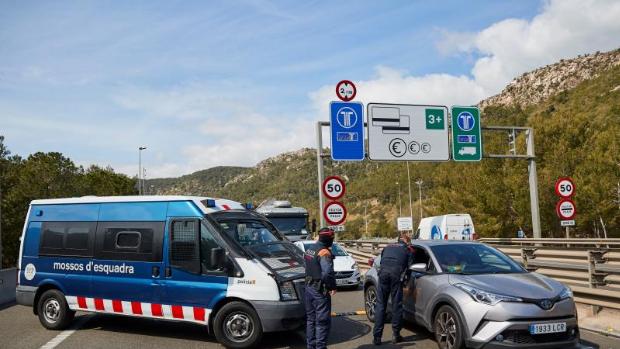 Denunciado en Barcelona un joven de 17 años que iba con un coche de alquiler por la autopista