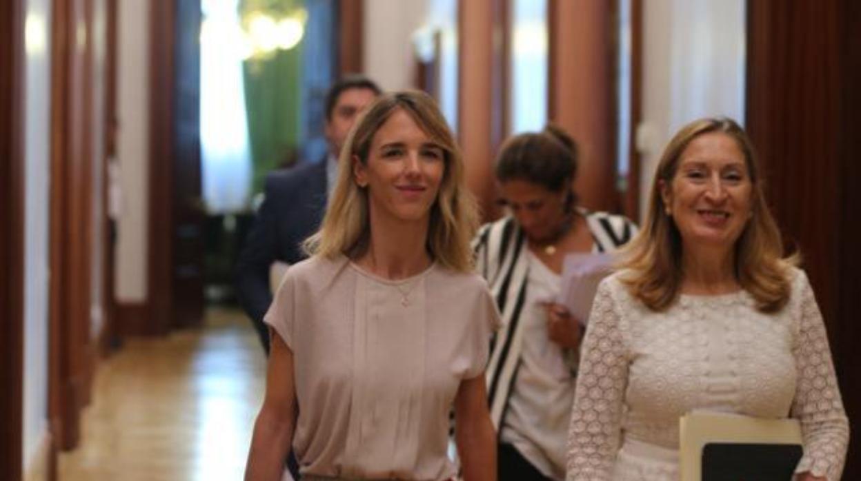 Cayetana Álvarez de Toledo y Ana Pastor, en el Congreso