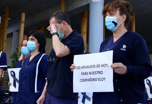 Compañeros del trabajador de limpieza del Hospital Miguel Servet de Zaragoza que ha fallecido por Covid-19