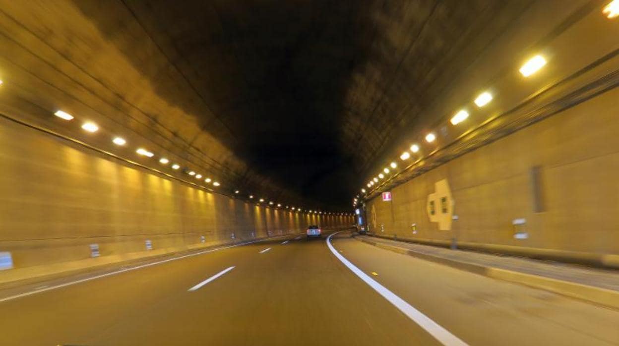 Imagen de archivo de un túnel de carretera