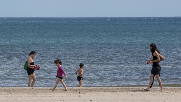 Salir a la calle para hacer deporte y pasear a partir del 2 de mayo: Valencia aconseja acudir a las playas