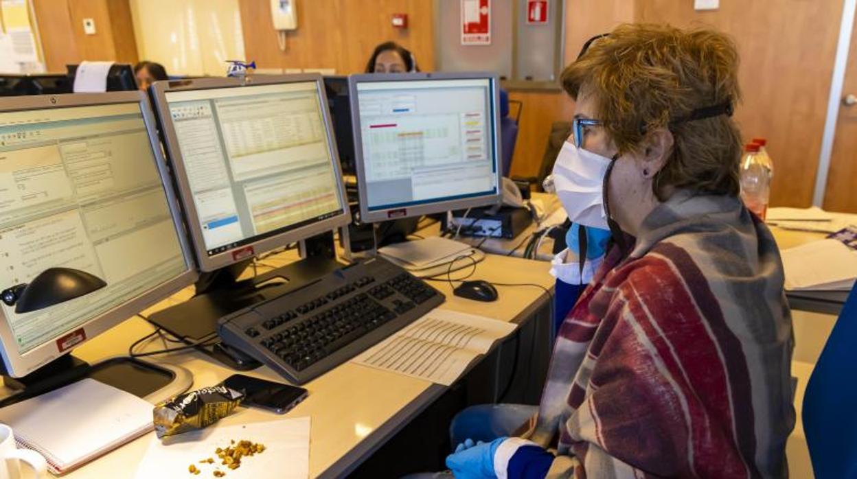 Personal de atención telefónica del servicio CICU de Emergencias, durante el estado de alarma