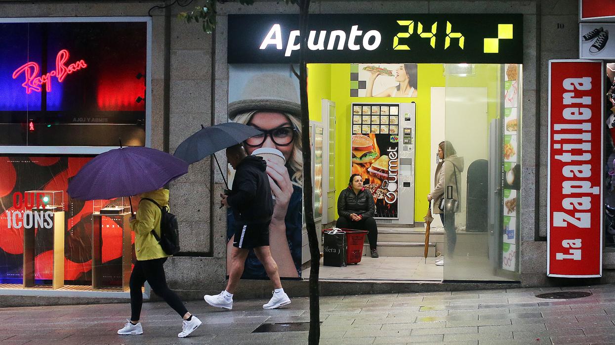 Una local «vending» de Santiago de Compostela este sábado por la mañana