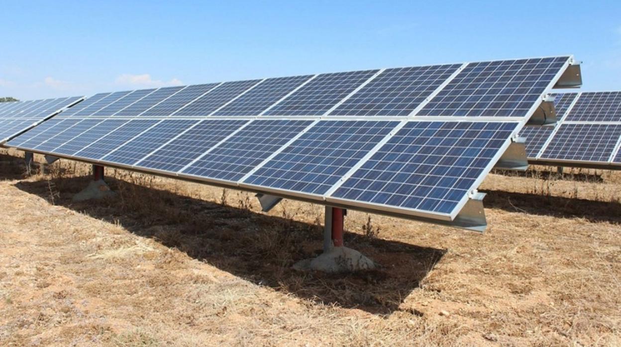 Paneles de energía fotovoltaica como los que se van a instalar en Torija y Galápagos (Guadalajara)