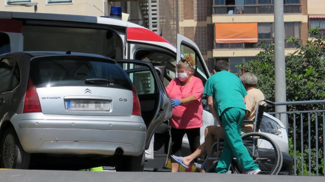 Traslado de enfermos en Alicante, este lunes