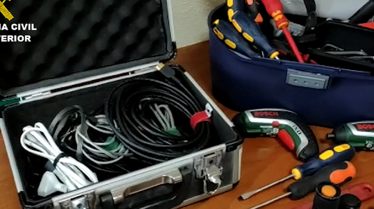 Imagen del material intervenido por la Guardia Civil durante la operación