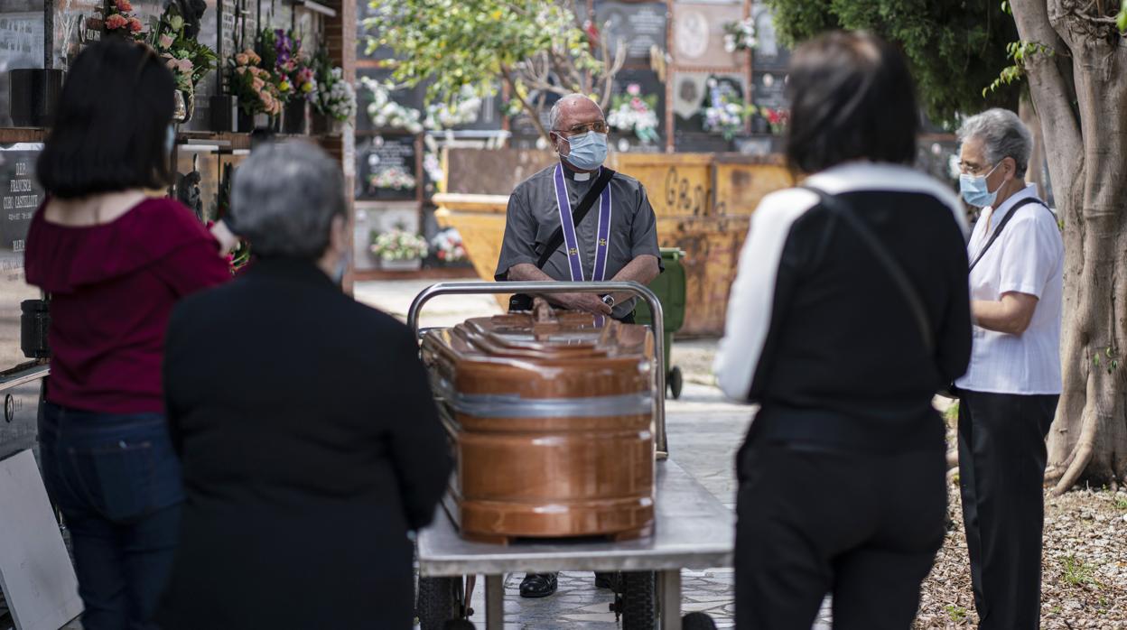 Imagen del entierro de María Nieves este martes en Valencia