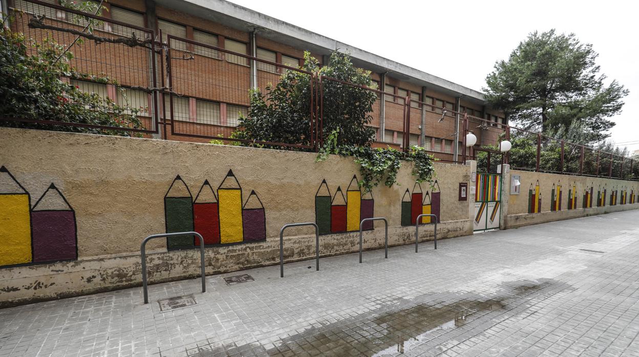 Imagen de un colegio cerrado por el coronavirus en Valencia