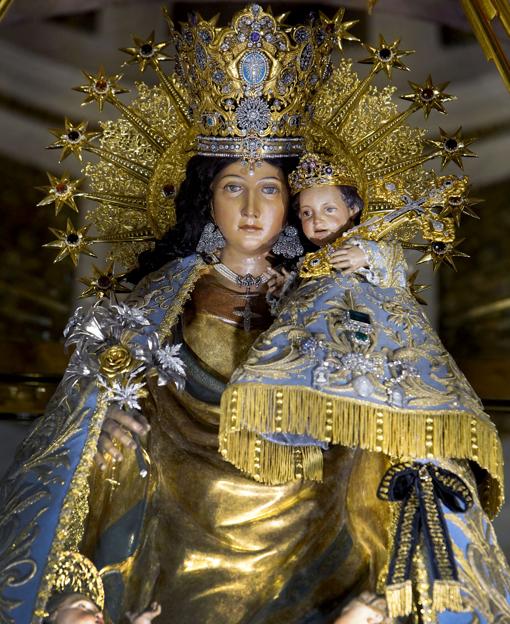 Imagen de la Virgen de los Desamparados con el crespón negro