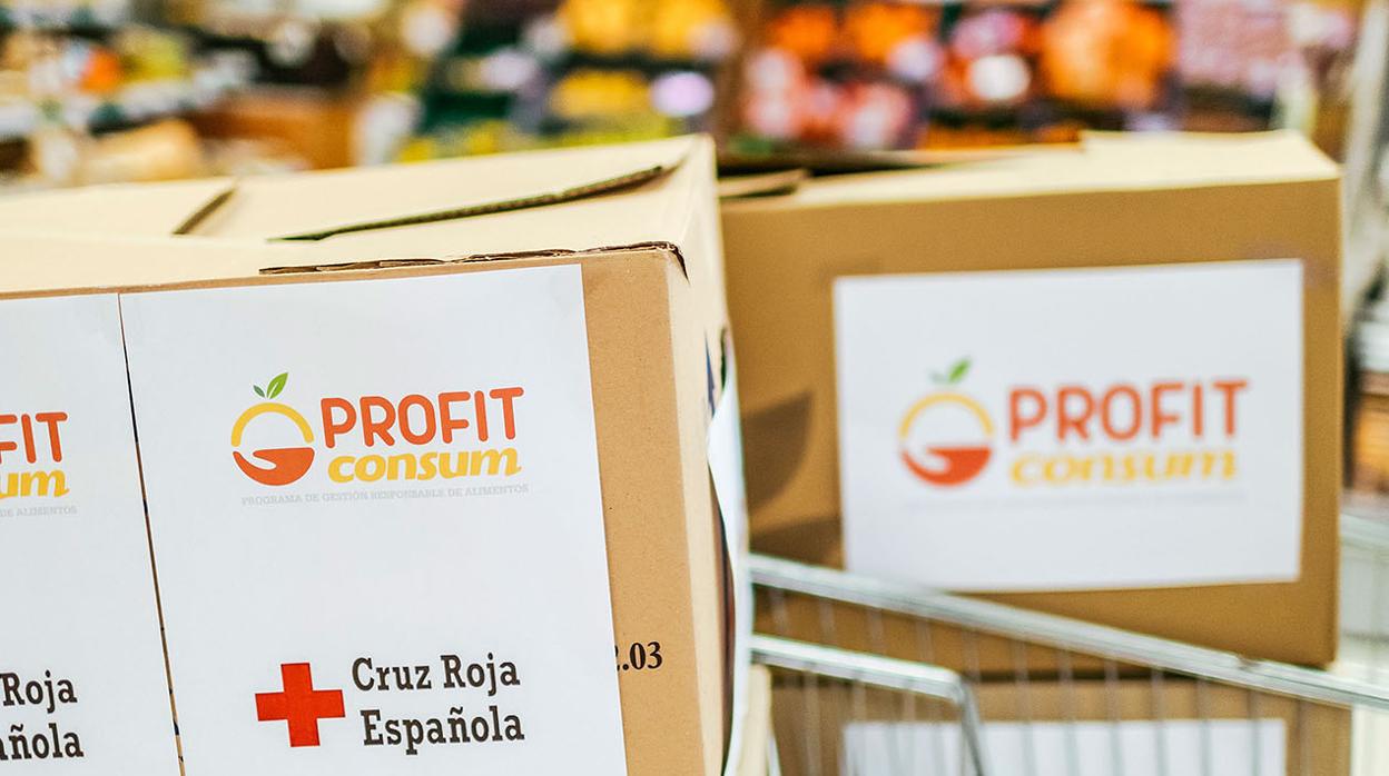 Imagen de las cajas con alimentos donadas por Consum a entidades solidarias