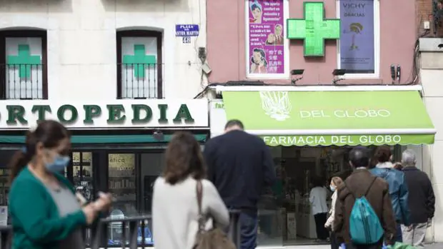 Las farmacias de Madrid repartirán en dos semanas 6 millones de mascarillas más: «Es una locura, no hemos parado»