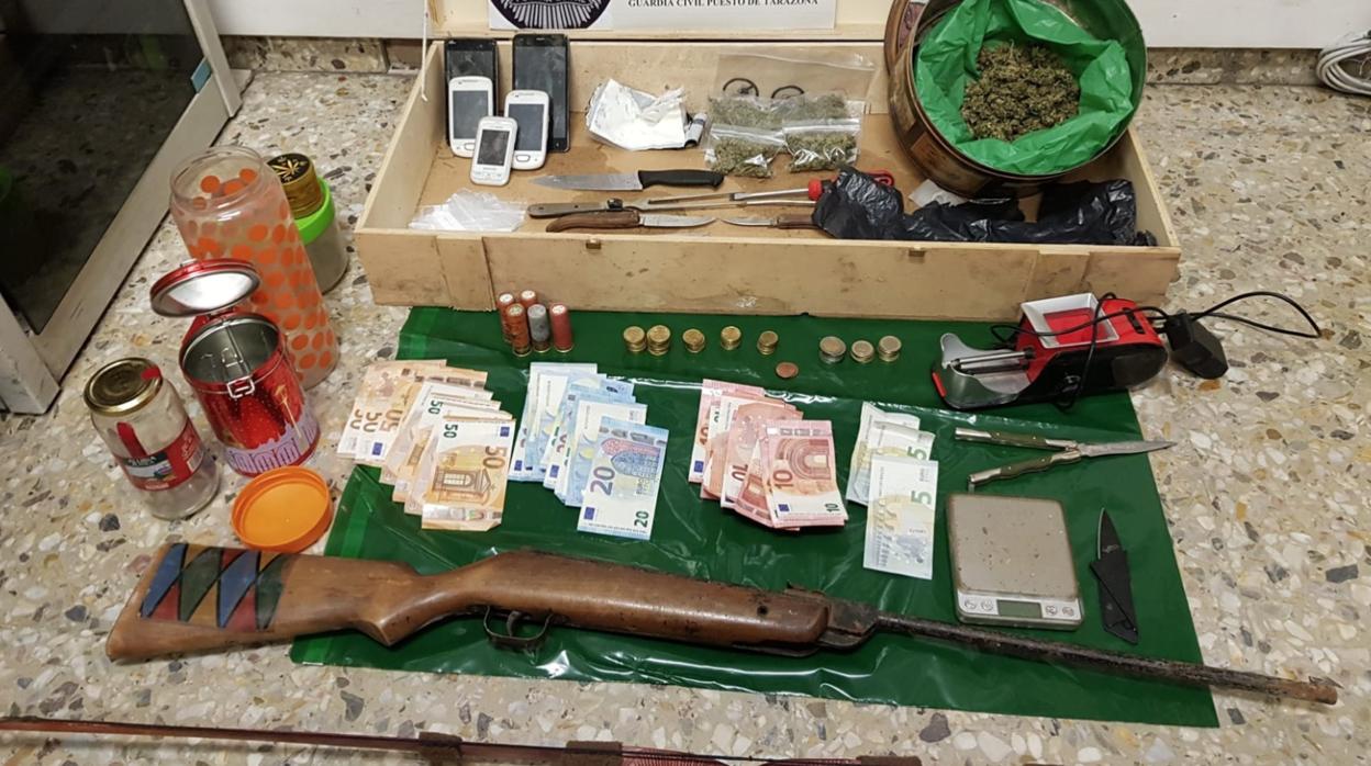 Droga, dinero y armas intervenidas a los dos jóvenes detenidos en Tarazona