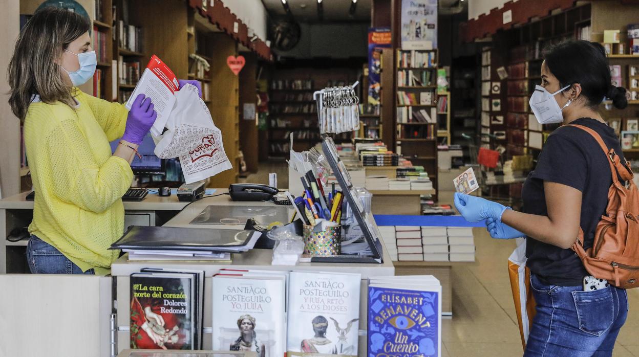 Imagen de una librería de Valencia reabierta tras la declaración del estado de alarma