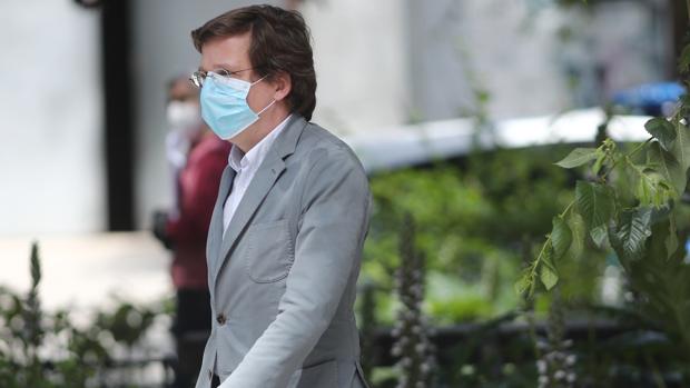 Un juez cita a Almeida a declarar como denunciado por el cierre de los parques de Madrid