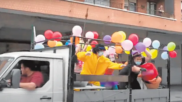 Nueva polémica en Galdácano: de fiesta por el pueblo a bordo de una camioneta