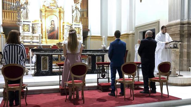 Valencia fase 1: una parroquia de Oliva celebra una boda en el estado de alarma por el coronavirus