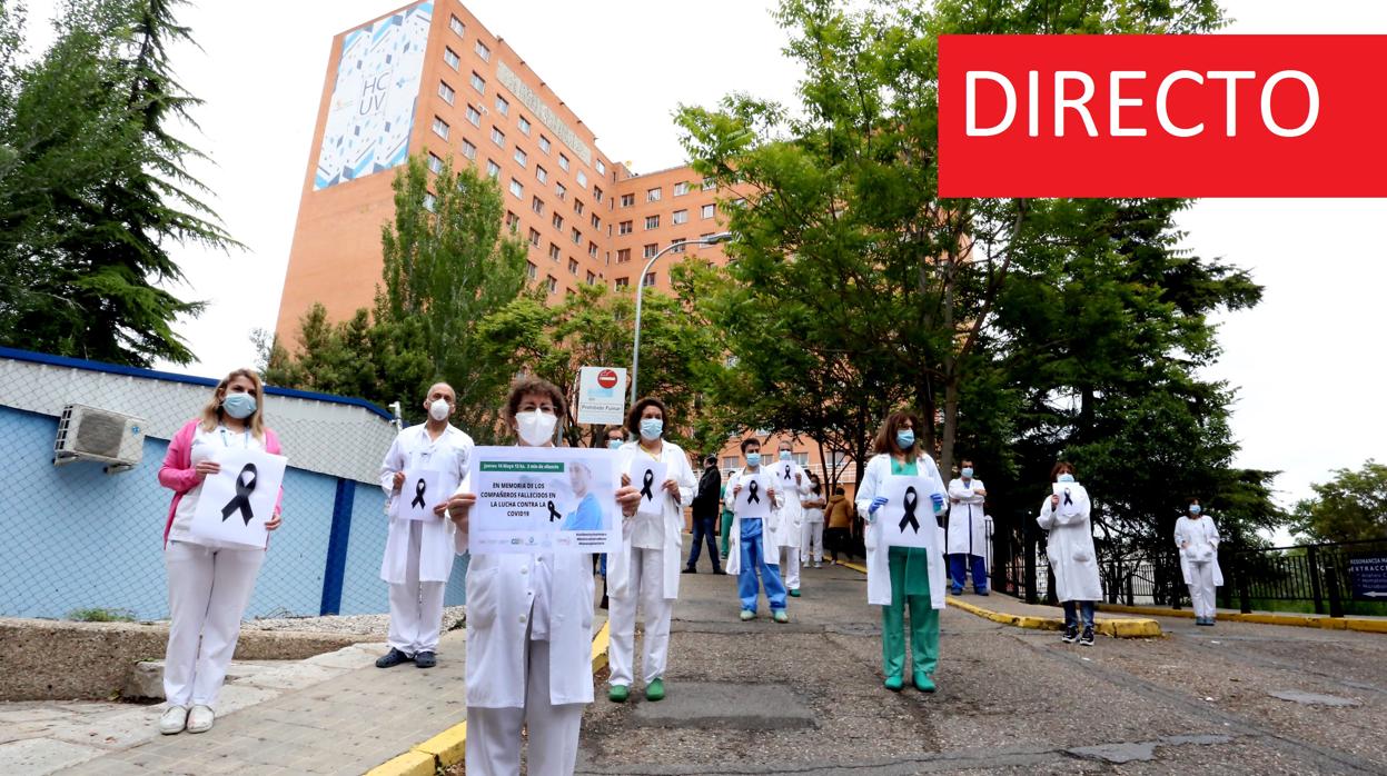 Profesionales sanitarios del Clínico de Valladolid recuerdan a sus compañeros fallecidos durante la pandemia