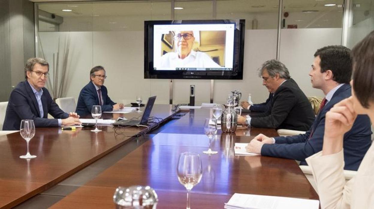 Pancho Casal, en la pantalla, ejercerá como uno de los portavoces de En Marea