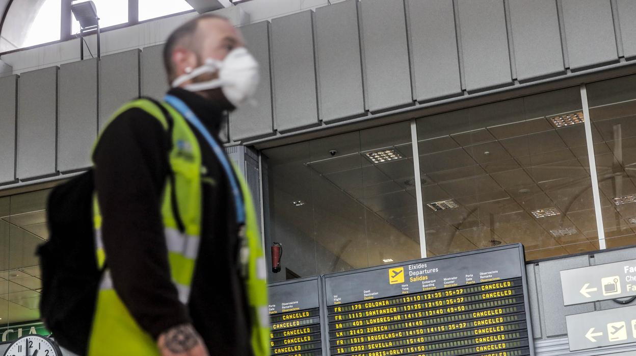 Imagen del aeropuerto de Manises tras la declaración del estado de alarma