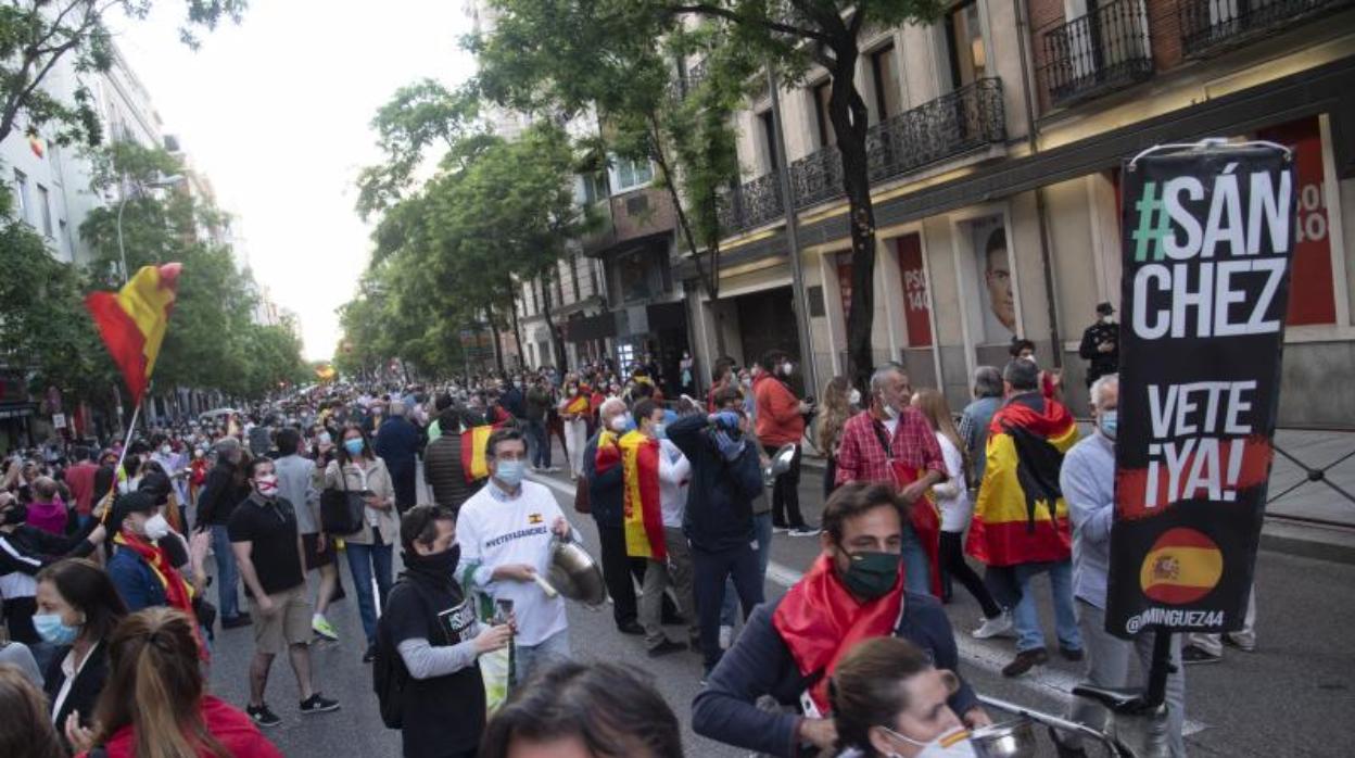 Concentración de protesta frente a la sede del PSOE en Madrid