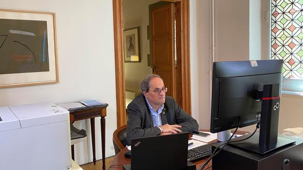 Torra responde a Ayuso relatando su confinamiento en un «gastado» apartamento del Palau de la Generalitat