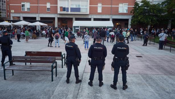 Villacisneros denuncia al Delegado del Gobierno en Navarra por permitir la concentración de apoyo al etarra Patxi Ruiz