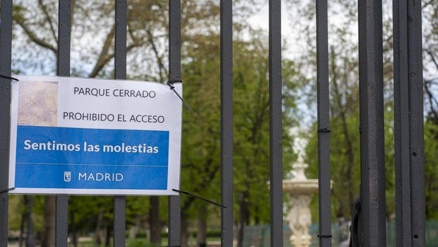 Un juez respalda la decisión de Almeida y rechaza reabrir los grandes parques de Madrid