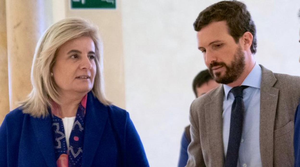 Pablo Casado y la exministra de Empleo, Fátima Báñez