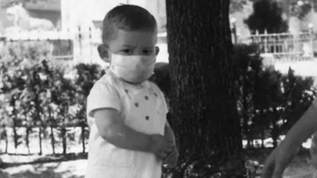 Save the Children difunde una foto de Ximo Puig con tres años y mascarilla para concienciar por el Covid-19