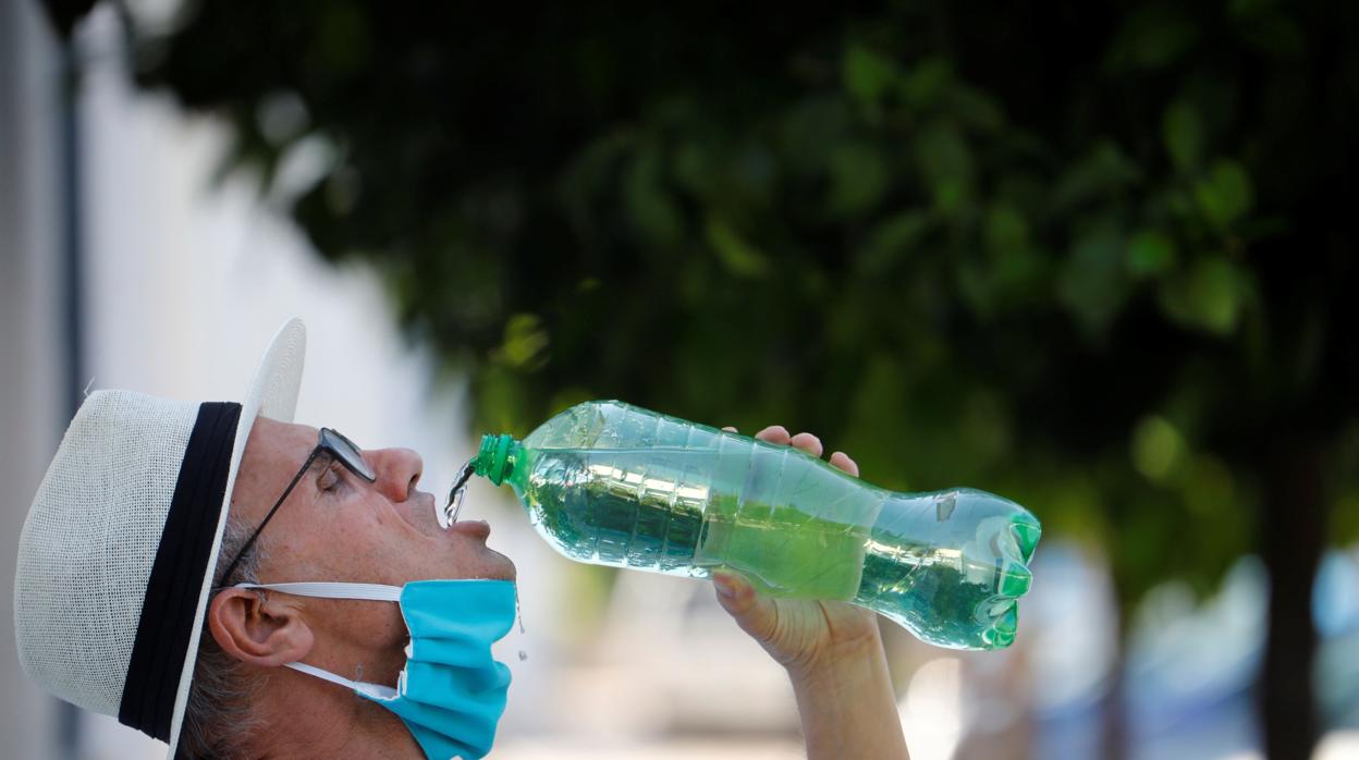 La mascarilla es obligatoria desde hoy para cualquier salida a la calle