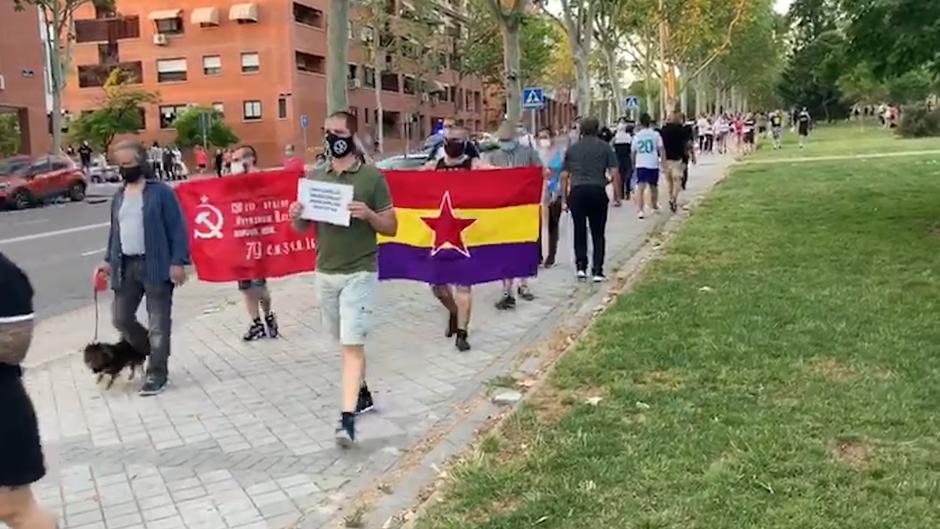 Decenas de manifestantes en Puente de Vallecas: «Mordazas no, Marlaska dimisión»