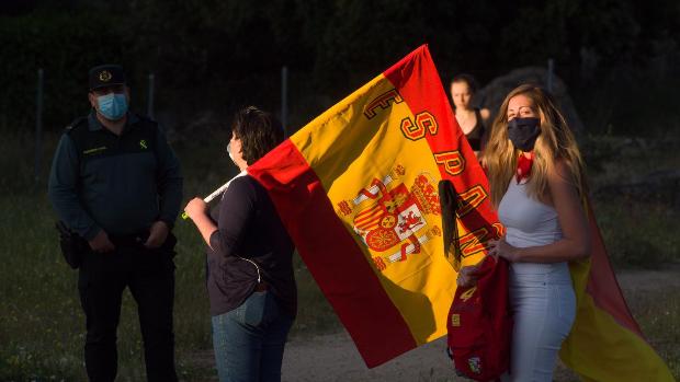 La Guardia Civil tenía orden de quitar las banderas cerca del chalé de Iglesias