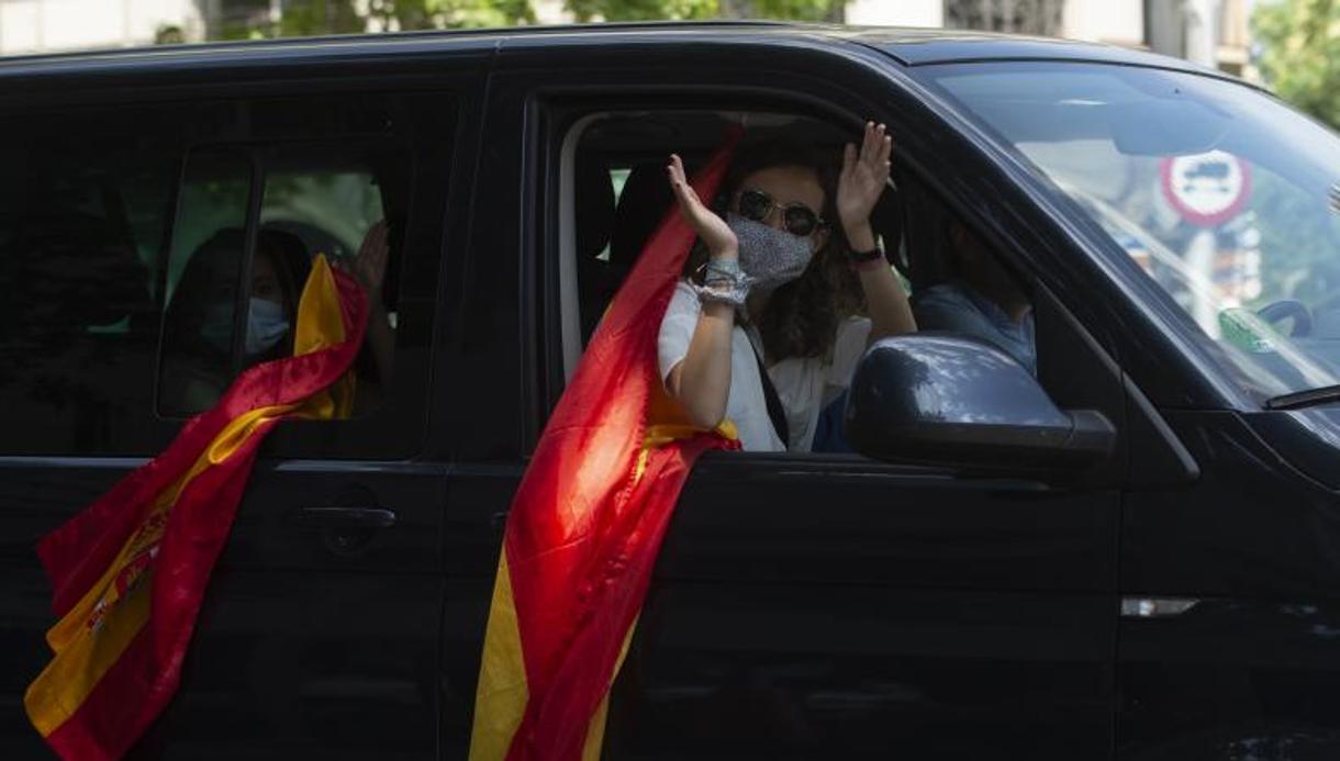 Los manifestantes contra el Gobierno han exhibido banderas de España