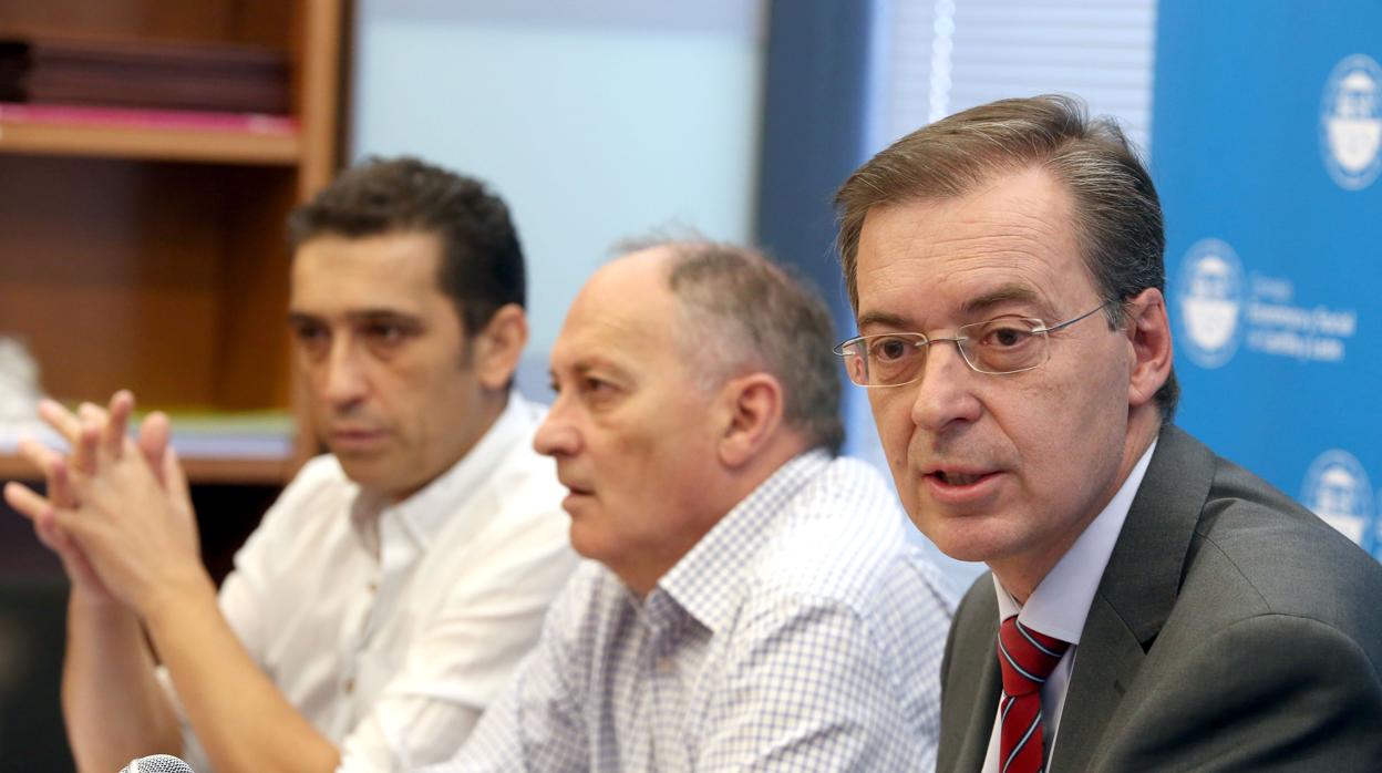 Germán Barrios junto a los líderes de CCOO y UGT en la Comunidad, Vicente Andrés y Faustino Temprano, en una imagen de archivo