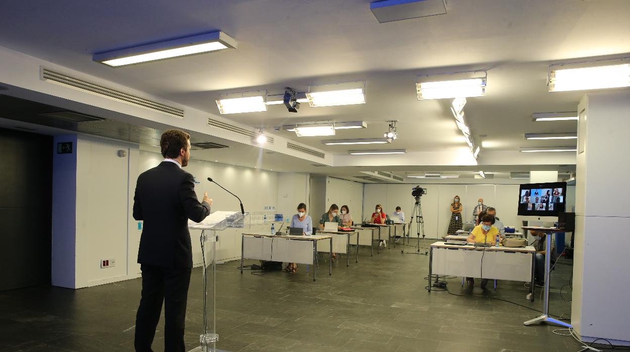 Pablo Casado, durante la rueda de prensa presencial hoy en la sede nacional del PP