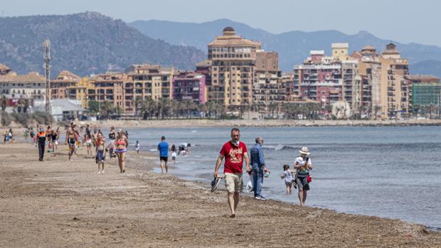 Valencia Fase 2: playas controladas por drones y una app en Cullera para un verano «como los de antes»