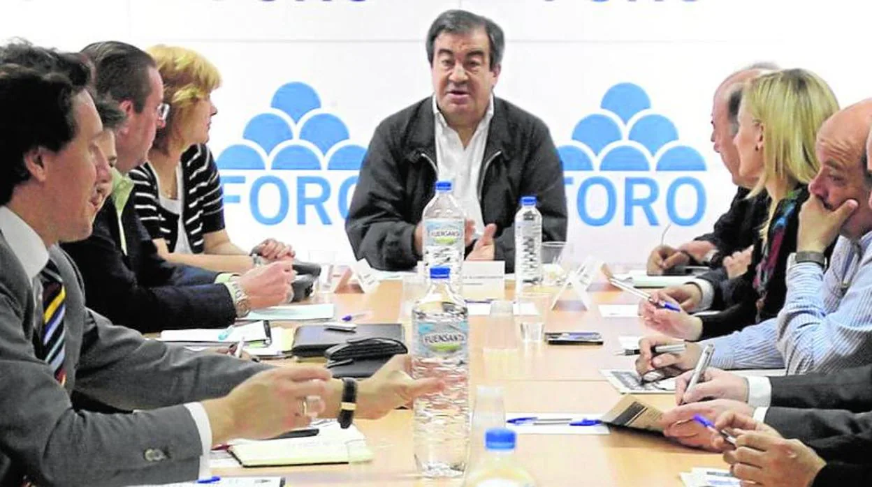 Álvarez-Cascos preside una reunión de Foro en mayo de 2012
