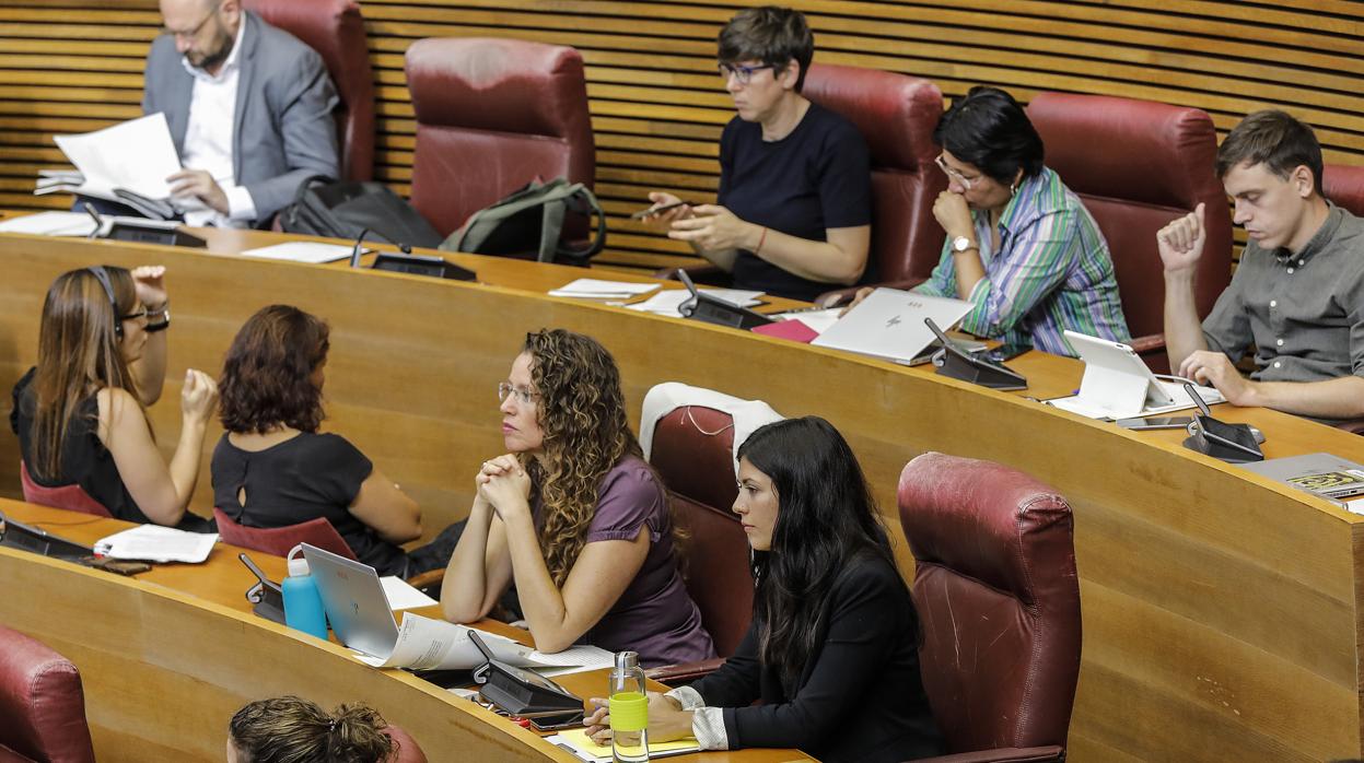 Naiara Davó y Pilar Lima, en las Cortes Valencianas