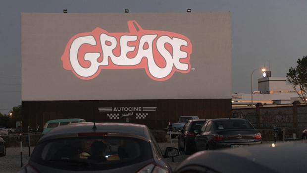 Cincuenta coches inauguran el autocine de El Barco de Ávila