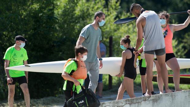 Solo tres personas permanecen en UCI, dos menos que ayer