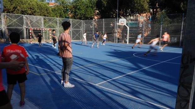 Las «bandas» de Villaverde imponen su ley en el parque del «club de la lucha»