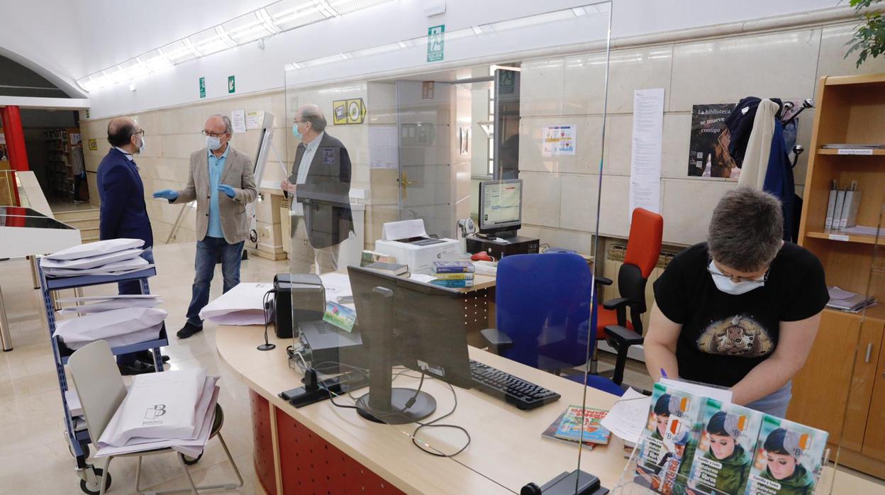 El consejero de Cultura, Javier Ortega, ha visitado la sede de la Biblioteca de Castilla y León en Valladolid