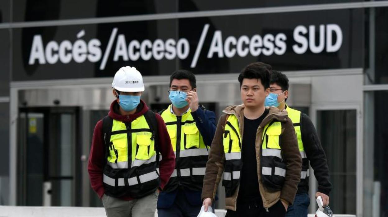 Operarios, a las puertas de Fira de Barcelona hace unos meses