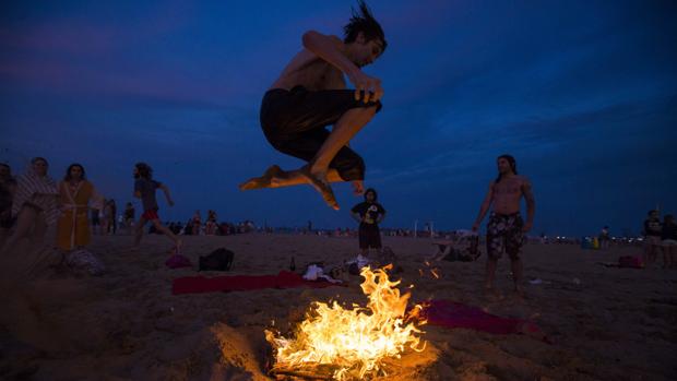 Valencia suspende la Noche de San Juan en sus playas por el Covid-19