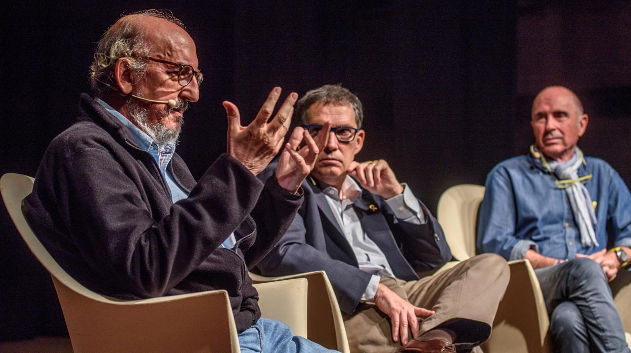 Jaume Roures con Jaime Alonso-Cuevillas y el cantante y exparlamentario Lluis Llach