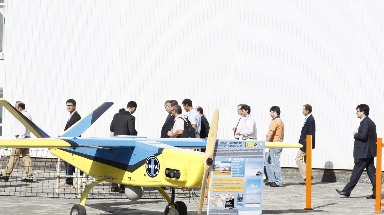 Aeródromo de Rozas durante una visita de Francisco Conde y un grupo de empresarios en 2016